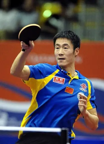 图文:王励勤进入男单半决赛 王励勤潇洒回球