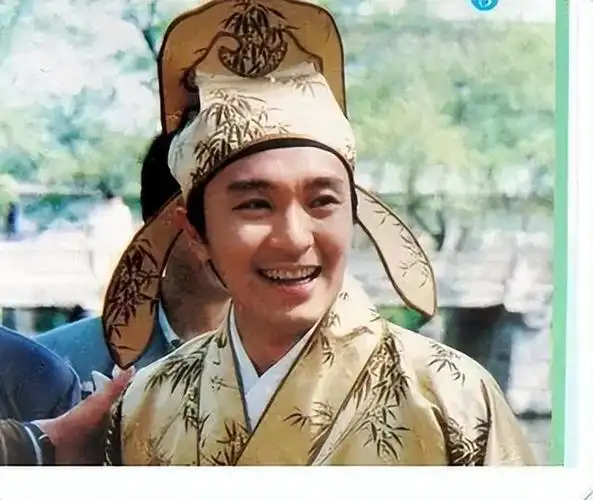 《唐伯虎点秋香》,怎就被周星驰"点"成了经典?