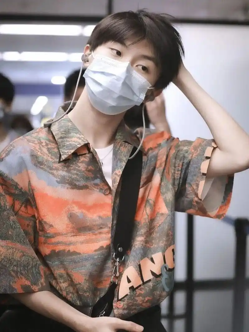 马嘉祺壁纸头像/背景图 简直就是漫画里走出来的美男子,帅到无法形容