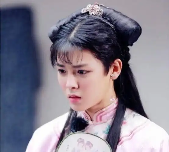 前段时间小编给大家盘点了一下娱乐圈里的女扮男装几个最帅气的女星