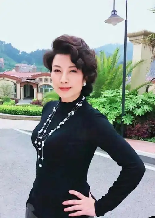 王静:优雅老去,简约大方