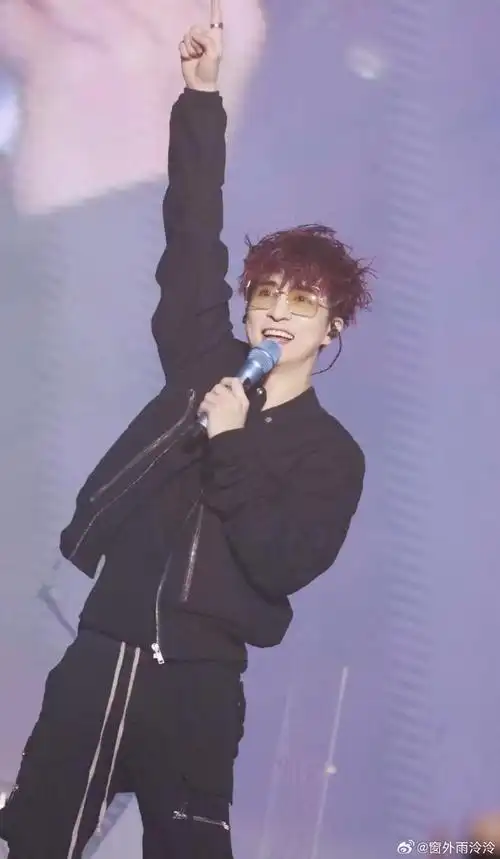 薛之谦超话一些,薛之谦的笑容#薛之谦张信哲互相蛐蛐##薛之谦演唱会