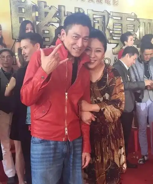 向太设宴邀关之琳李连杰等大咖,郭碧婷儿子被团宠,长得像混血儿