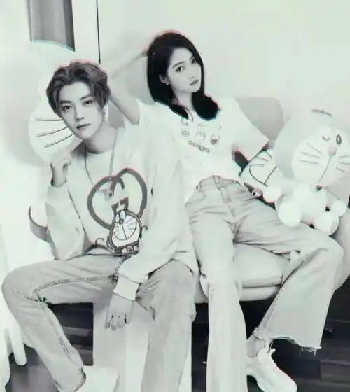 和很多素人相比还是有优势的,能和鹿晗肩并肩站在一起的鹿嫂关晓彤