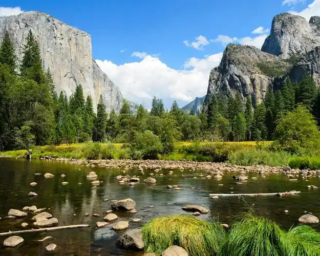 优胜美地国家公园,高山,森林,树木,岩石,河流 壁纸 - 1280x1024