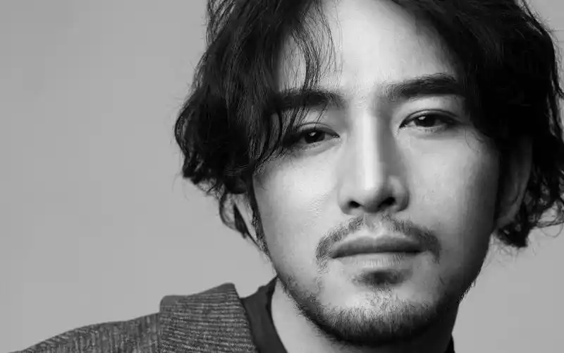 帅气大叔张晓晨气质写真