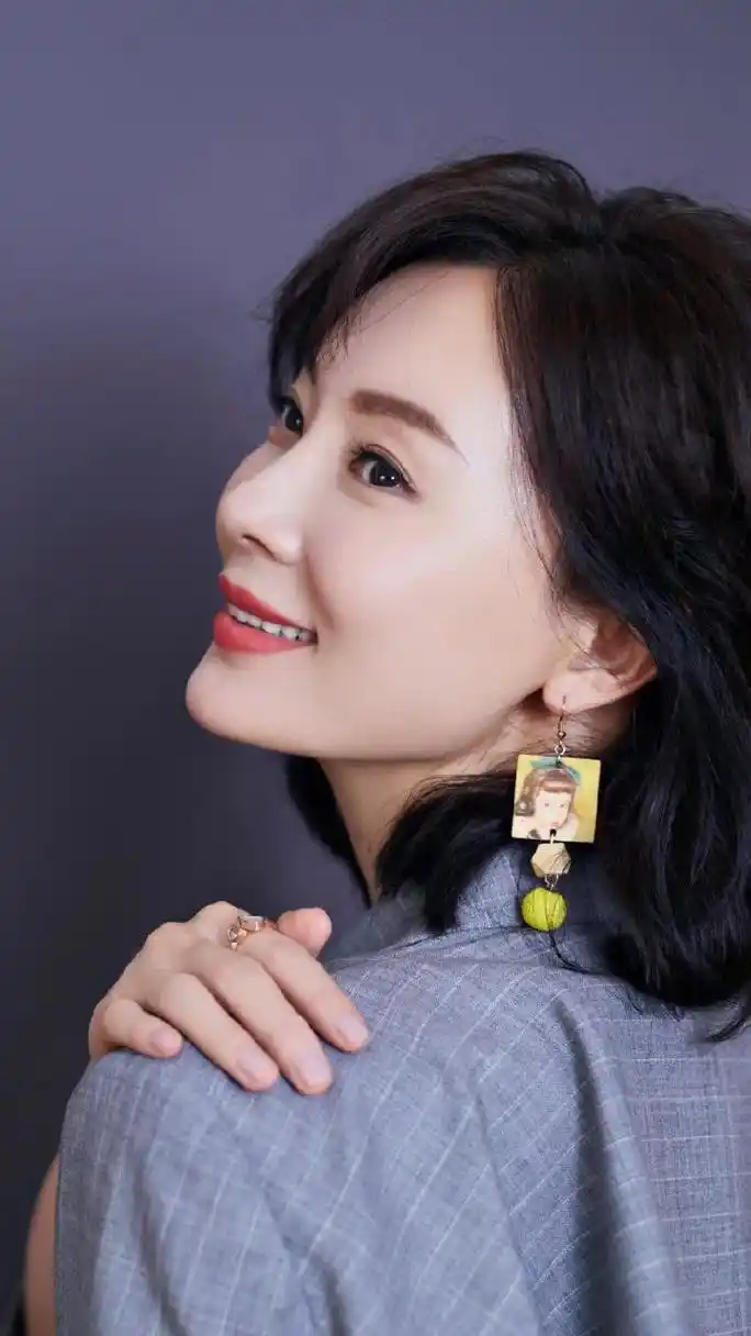 陈数精美壁纸:知性优雅有魅力,气质好得不得了