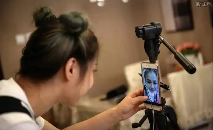 与女主播为邻报警举报(邻居直播扰民报警案例)-名扬号