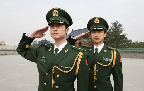 军装左胸的"马赛克"到底是啥?中美差别还真大