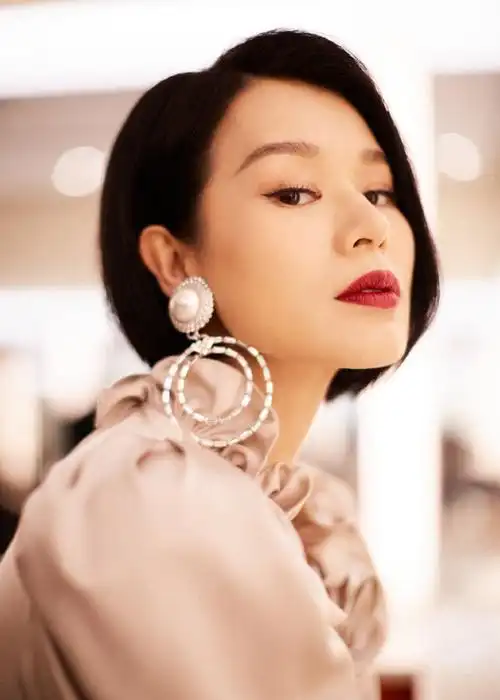 胡杏儿为乘风破浪重剪短发