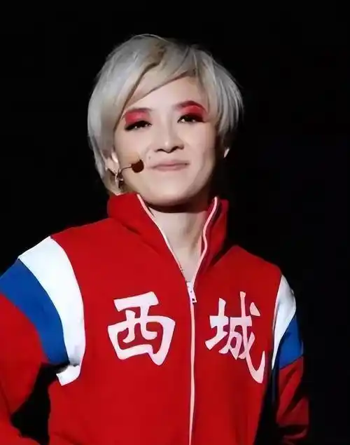 从"小魔女"到活出自我:范晓萱的叛逆与自由之路