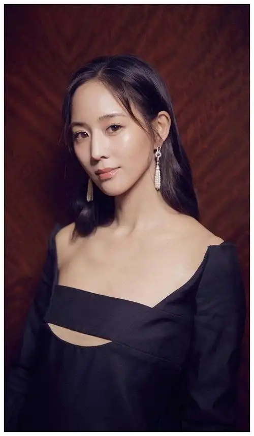 湾湾绝美第一女神,41岁张钧甯,尽显尤物风采!