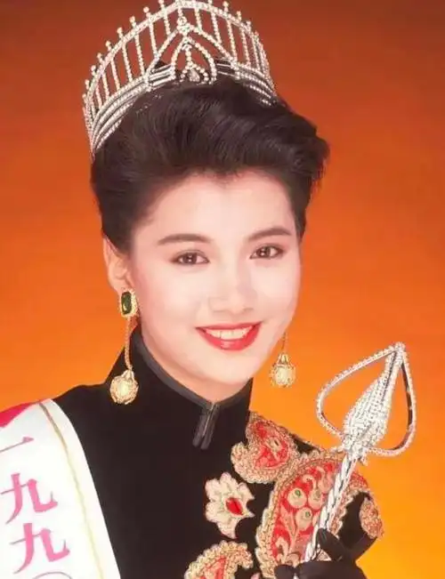 "天生富贵相"的5位女明星,个个一脸福气,个个都好命,太玄学