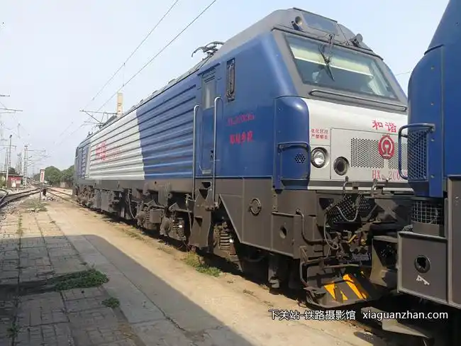 和谐2c型电力机车 hxd2c