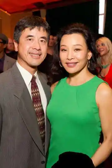 20年前陈冲转让养女细节亲生女身上常有抓痕自知无法一视同仁