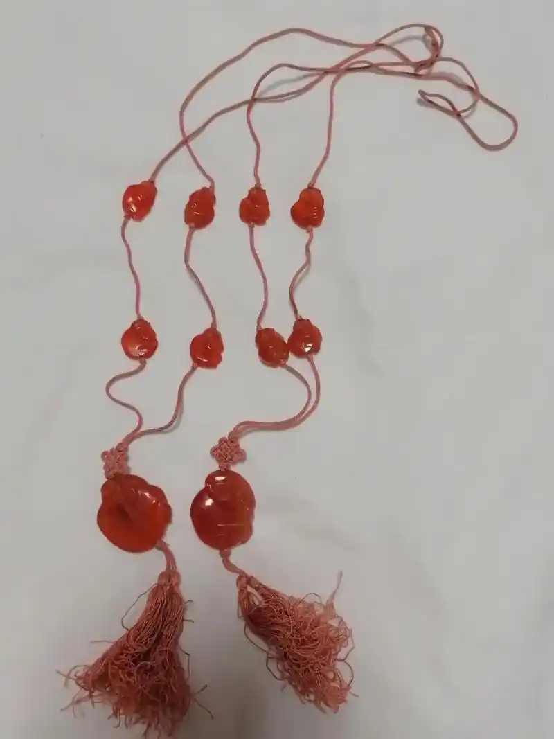 这种清代玛瑙猴市场价300——500一只价格不等,以前在市场 - 抖音