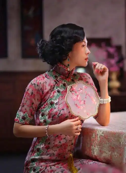 章子怡被曝一年生三胎?随意出门惹关注,网友:一定要注意身体