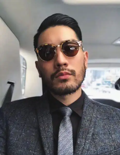 高以翔晒新造型,络腮胡好霸气!网友:没钱买刮胡刀了吗?_网易订阅