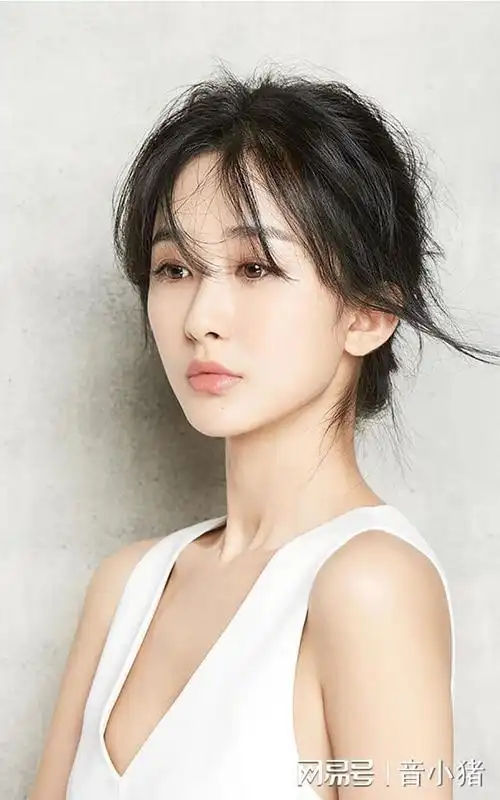 92年哈尔滨女演员迟宁宁清秀靓丽