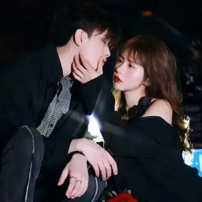 二人情侣头像双人版 甜蜜高清双人头像一左一右图片_情侣头像_头像屋