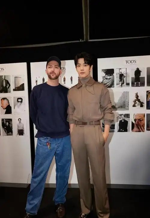 肖战与两大奢总监的合影1836的挺拔身高和气质真给中国人长脸