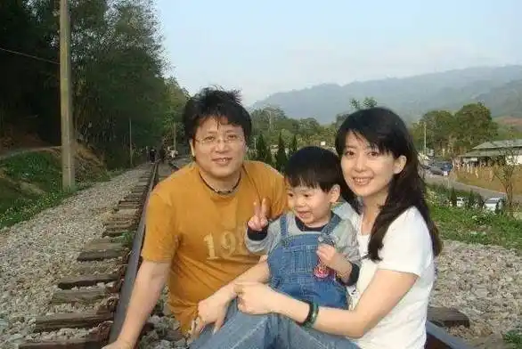 孟庭苇:两度痛失亲人,离婚后独自抚养儿子,前夫却不放过她_张志鹏