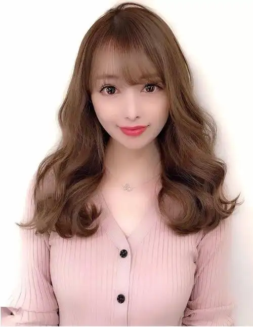 好看的中长发卷发发型