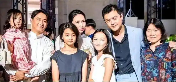 回顾黄磊娶学生孙莉婚后连生三胎如今儿子令他苦恼