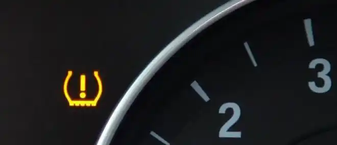 胎压监测系统继续保留原始故障代码,因此胎压指示灯仍将点亮,应及时