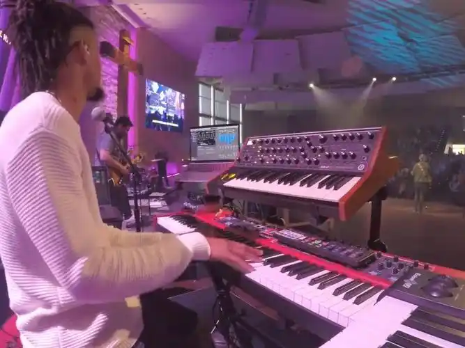 国外音乐现场live跑场乐队键盘手视角