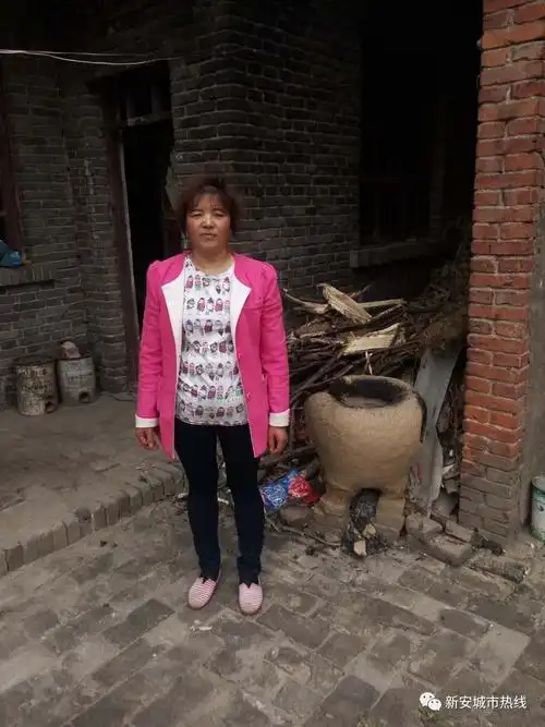 46岁那年丈夫没了,历尽千辛万苦,独立抚养两个女儿成人,大女儿招个