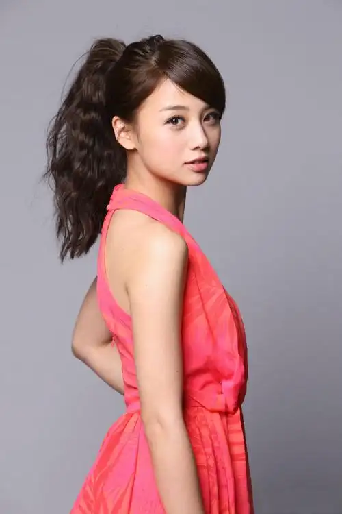 p>吴映洁,1989年8月11日出生于台湾,中国台湾影视演员,歌手,主持人.