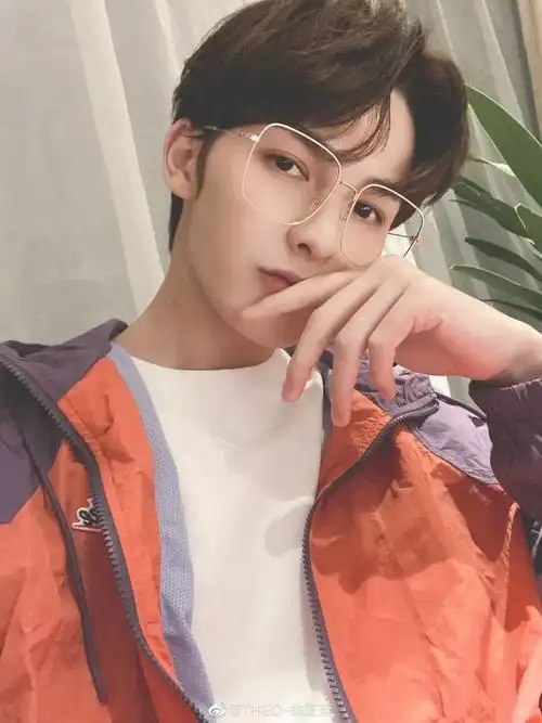 男生如何自拍才帅气