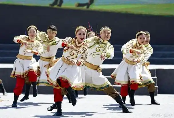 蒙古舞蹈演出服怎么选?草原之韵与时尚风采的交融秘诀