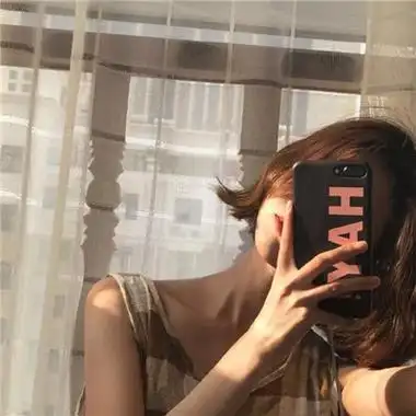 最新版高颜值好看的短发女生头像小清新相比于喜欢你我想我应该先爱