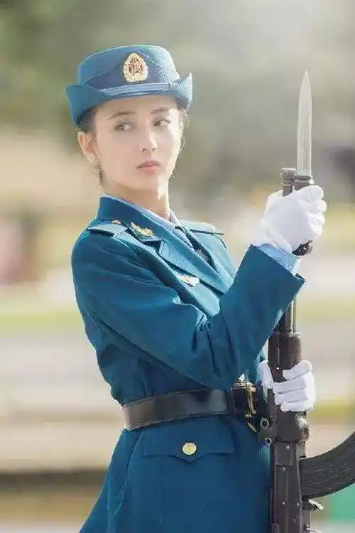 40位女明星军装照赵丽颖金晨英气逼人热巴娇俏景甜青春可人