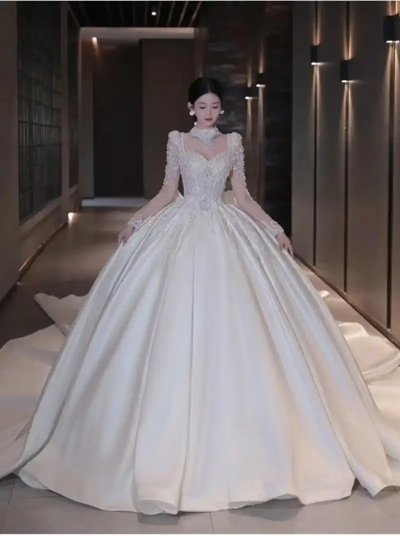 今年最流行的纱缎结合婚纱