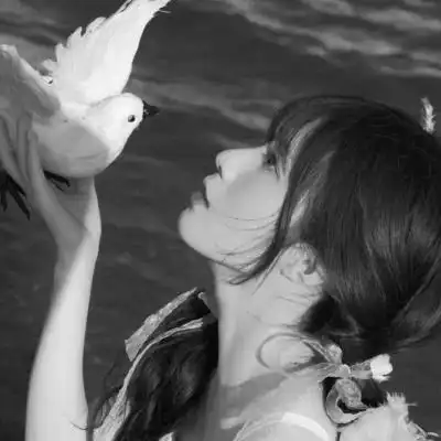 头像治愈系女生森系黑白唯美图片