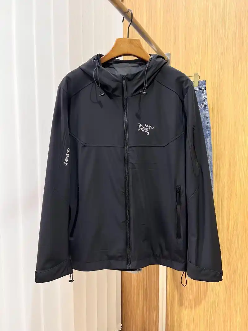 始祖鸟男士冲锋衣,高端户外运动休闲系列 非常火热运动风潮!