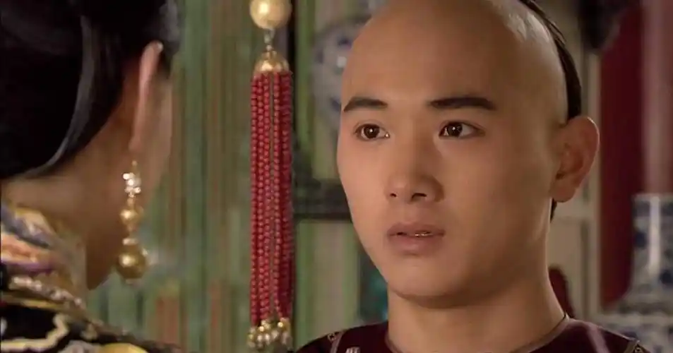 甄嬛传:四阿哥为何选甄嬛当养母,而不是宜修皇后或者华妃呢?