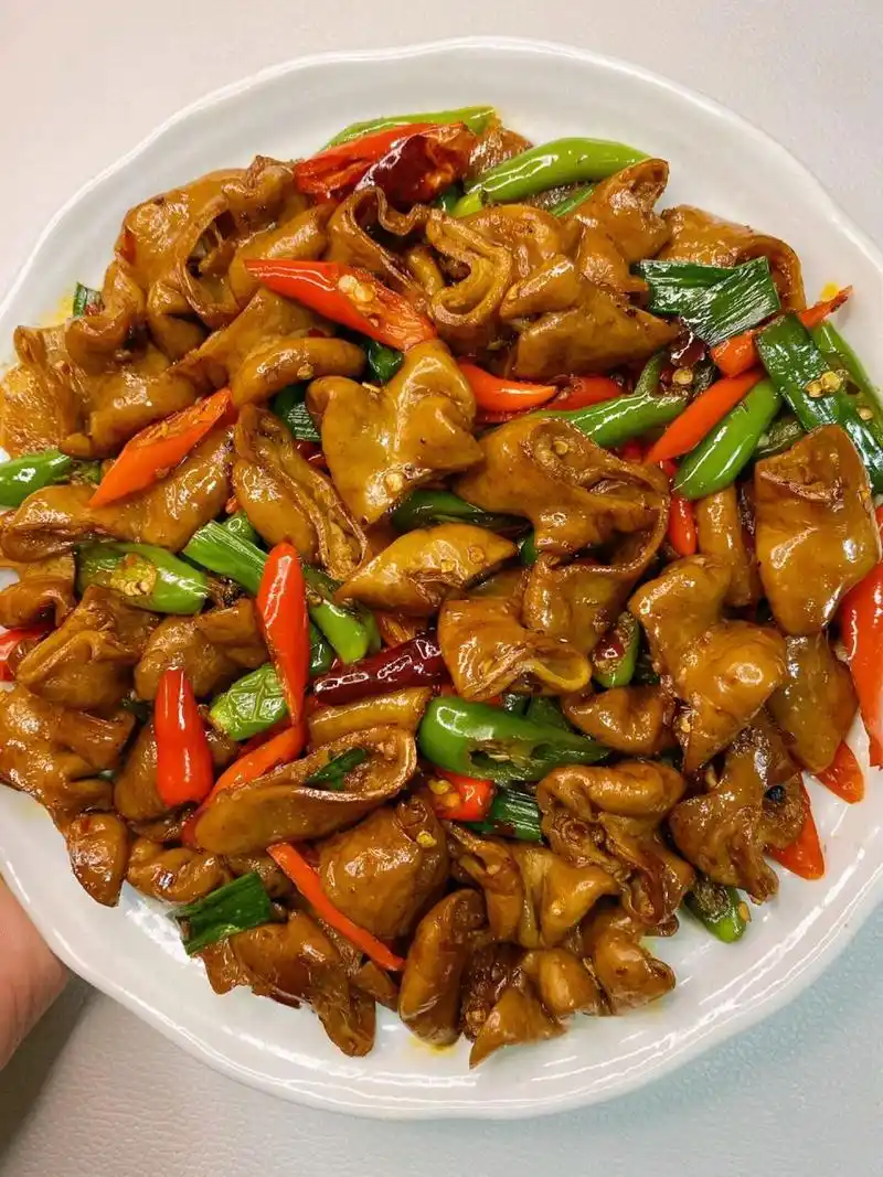 爆炒肥肠  香辣过瘾有嚼劲 超级下饭 爱吃肥肠的宝子们一定要试试哦!