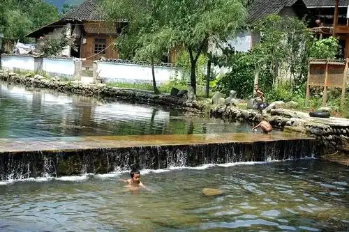 游泳注意到安全了吗可你毕竟这天气可是天天高温啊又或是去小河游过泳