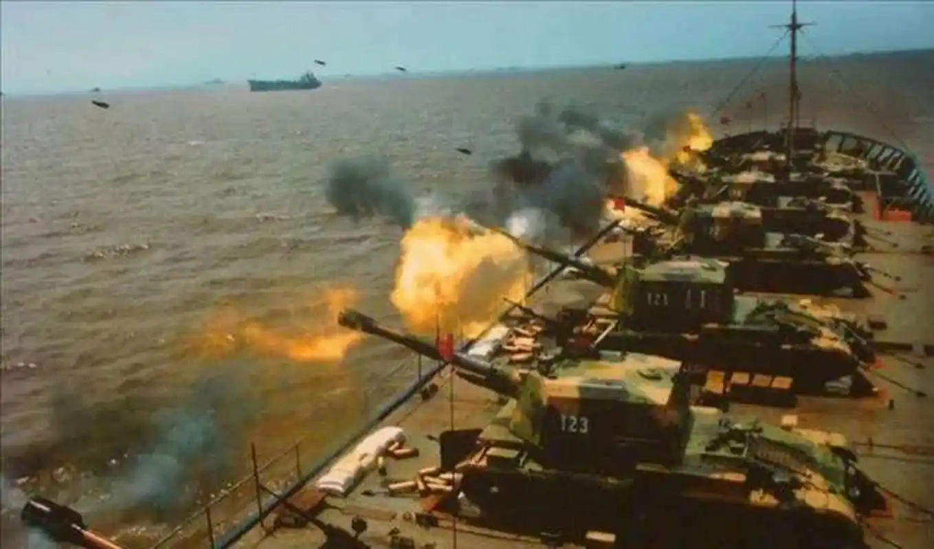 历史老照片 96台海危机,火力不足怎么办?