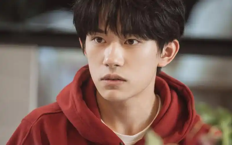 国话院发出情况说明,易烊千玺得以沉冤昭雪,粉丝开始不断地洗地