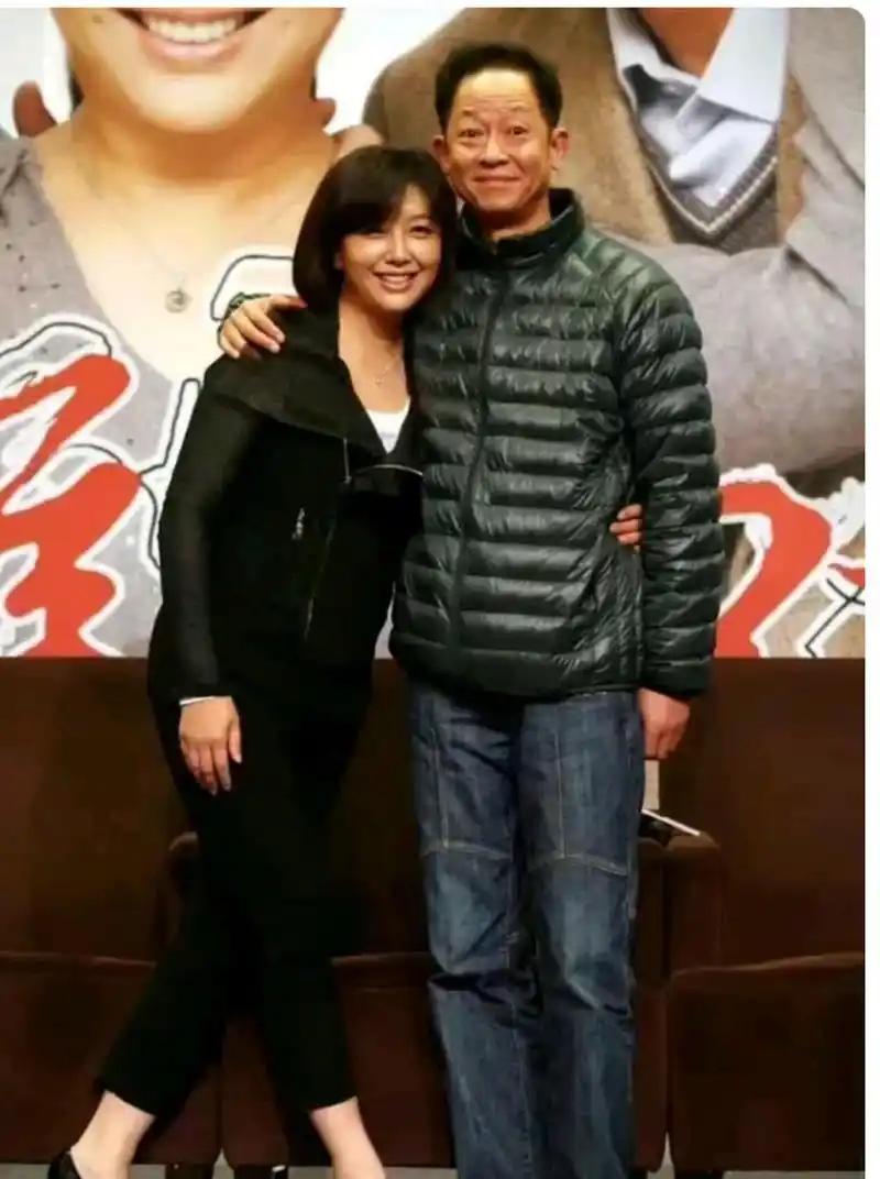 没想到王志文和江珊年轻的时候也是标准的帅哥美女 [大笑]郎才女貌呀