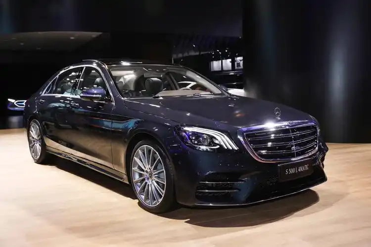 10余款豪车上市,奔驰星徽闪耀羊城