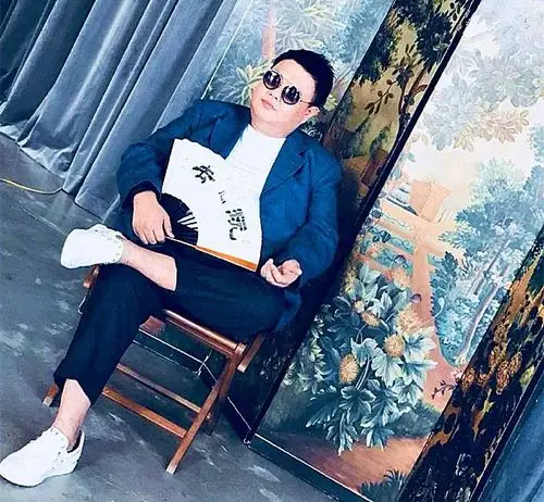 孙越瘦身成功发自拍网友调侃像韩红孙越5个字回应