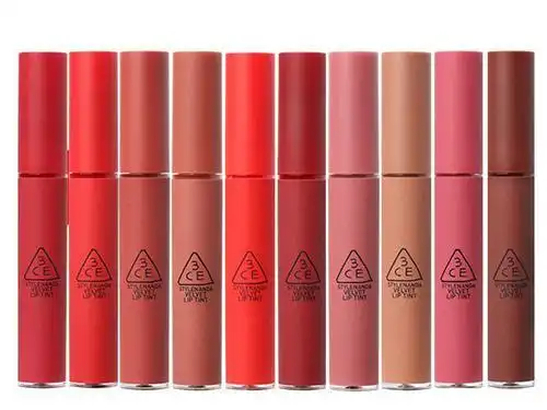 其实唇釉是非常适合秋冬季节使用的唇部产品,滋润度够,而且颜色更加