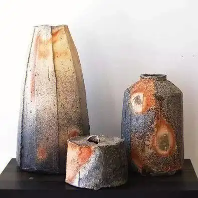 日本陶艺家佐竹晃的作品古朴自然