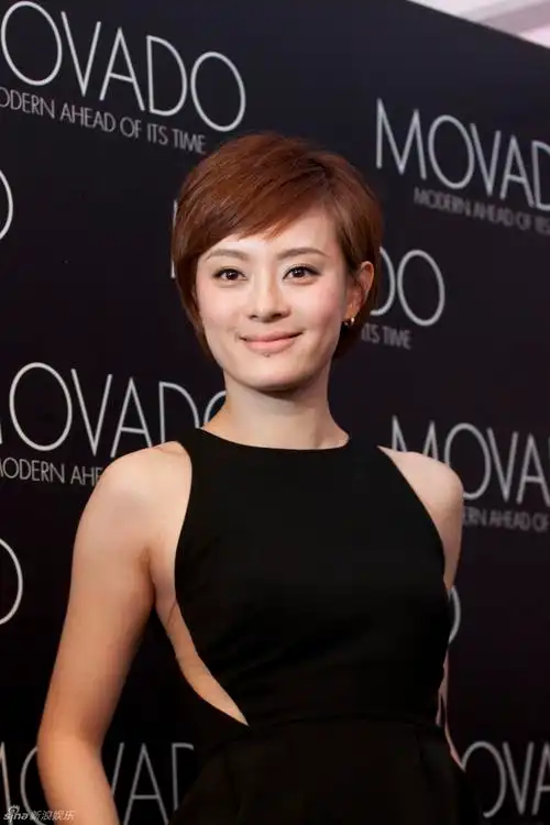 孙俪黑裙古典亮相 谈新戏还演时代剧